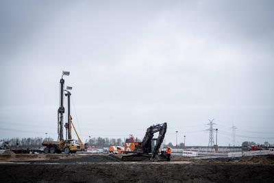 Blick auf das Baufeld der geplanten Batteriezellfabrik der Firma Northvolt bei Heide in Schleswig-Holstein nach Beantragung von Gl?ubigerschutz in den USA Ende Januar 2025-stock-foto