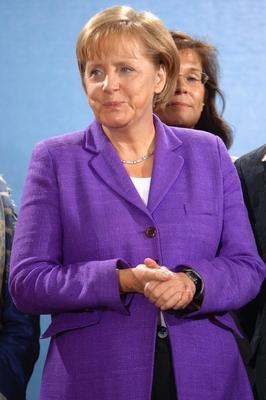 Bildnummer: 57235886  Datum: 15.09.2009  Copyright: imago/VIADATABundeskanzlerin Angela Merkel im Rahmen einer CDU Wahlkampfveranstaltung. Angela Dorothea Merkel (geborene Kasner; 17. Juli 1954 in Hamburg) ist eine deutsche Politikerin. Seit dem 10. April 2000 ist sie Bundesvorsitzende der CDU und seit dem 22. November 2005 deutsche Bundeskanzlerin. im Bild: Bundeskanzlerin Angela Merkel und dahinter die Erfurter CDU-Bundestagsabgeordnete Antje Tillmann CDU Wahlkampf Erfurt 2009 People Politik Portr?t x0x xsk 2009 hoch Erfurt Deutschland Landeshauptstadt Europa Th?ringen Wahl Wahlkampf Merkel Bundeskanzlerin Politik  57235886 Date 15 09 2009 Copyright Imago  Chancellor Angela Merkel in Frame a CDU Election campaign event Angela Dorothea Merkel born Kasner 17 July 1954 in Hamburg is a German Politician since the 10 April 2000 is Them Federal Chairman the CDU and since the 22 November 2005 German Chancellor in Picture Chancellor Angela Merkel and behind the Erfurt CDU Bundestag members Antje Tillmann CDU Election campaign Erfurt 2009 Celebrities politics Portrait x0x xSK 2009 vertical Erfurt Germany State capital Europe Thuringia Choice Election campaign Merkel Chancellor politics-stock-foto