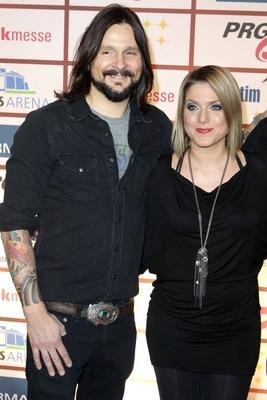 Bildnummer: 57557934  Datum: 20.03.2012  Copyright: imago/Future ImageJeanette Biedermann mit ihrem Verlobten J?rg Weisselberg Verleihung des Live Entertainment Award / PRG LEA 2012 in der Festhalle Messe Frankfurt, Frankfurt am Main Foto:xS.xGabschx/xFuturexImage Entertainment People x0x xkg 2012 hoch S?ngerin Rock Pop Schauspielerin Musiker Gitarrist  o0 Mann, Freund, Verlobter, Familie, privat, Frau, Freundin, Verlobte 57557934 Date 20 03 2012 Copyright Imago Future Image Jeanette Biedermann with her Fianc?e J?rg Weisselberg award Ceremony the Live Entertainment Award PRG Lea 2012 in the Festhalle trade Fair Frankfurt Frankfurt at Main Photo XS   Entertainment Celebrities x0x xkg 2012 vertical Singer Rock Pop Actress Musician Guitarist o0 Man Friend Fianc? Family private Woman Girlfriend Fiancee-stock-foto