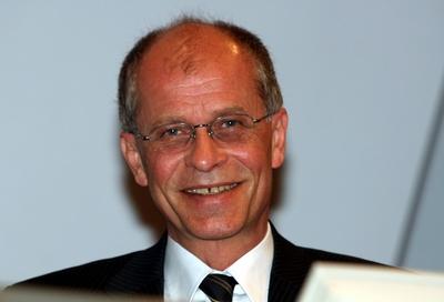Bildnummer: 50433650  Datum: 15.04.2004  Copyright: imago/Sven SimonBerthold Huber (GER/Stellvertretender Vorsitzender IG Metall), Personen , optimistisch; 2004, IGM, Gewerkschaft, Gewerkschaften, Industriegewerkschaft, Industriegewerkschaften, Gewerkschafter, Stellvertreter, l?cheln, l?chelt, l?chelnd, Vorstand; , quer, Kbdig, Portr?t, Deutschland, Randbild, People-stock-foto