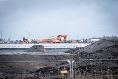 Blick auf das Baufeld der geplanten Batteriezellfabrik der Firma Northvolt bei Heide in Schleswig-Holstein nach Beantragung von Gl?ubigerschutz in den USA Ende Januar 2025-stock-foto