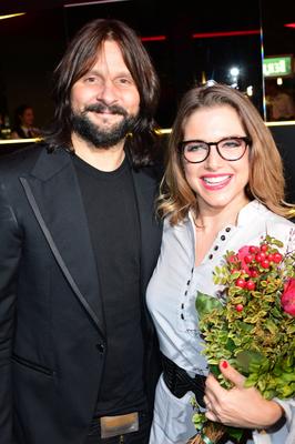 Premierenfeier der Berliner Jedermann - Berlin Jeanette Biedermann mit Ehemann Joerg Weisselberg bei der Premierenfeier-stock-foto