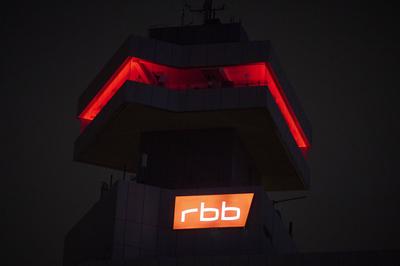 Berlin, Themenbild Logo RBB Das Haus des Rundfunks an der Masurenallee mit dem Logo des Rundfunk Berlin-Brandenburg (rbb-stock-foto