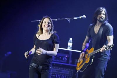 Jeanette Biedermann, Saengerin, im Konzert mit ihrer Band EWIG-stock-foto