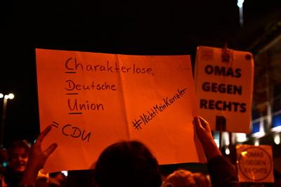 Anti-CDU-Demo vor dem KAH-stock-foto