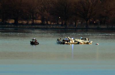 Rescue Crews Search for Remnants of American Airlines Airplane Crash-stock-foto