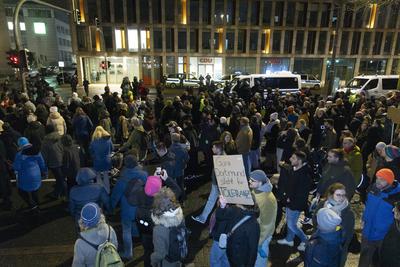 Demonstration gegen Friedrich Merz gegen die CDU und AFD in Dortmund.-stock-foto