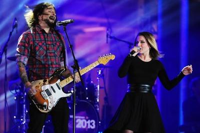 Band Ewig, Jeanette Biedermann, Saengerin mit Freund Joerg Weisselberg, Musiker Grosse Silvester Party 2012/2013 am Bran-stock-photo