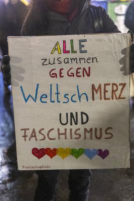 Demonstration gegen Friedrich Merz gegen die CDU und AFD in Dortmund.-stock-foto