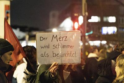 Demonstration gegen Friedrich Merz gegen die CDU und AFD in Dortmund.-stock-foto