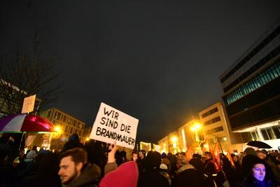 Anti-CDU-Demo vor dem KAH-stock-foto
