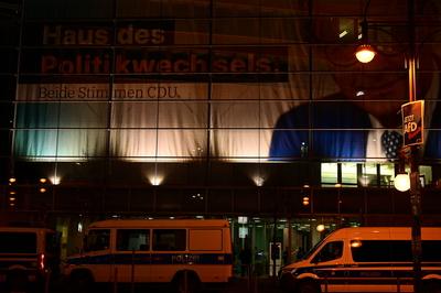 Polizeiabsperrung wegen Anti-CDU-Demo vor dem KAH-stock-foto
