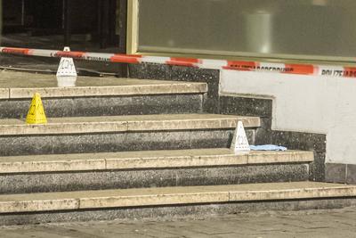 Terror-Nacht in Hanau: Sch?sse in Shiha-Bar - elf Tote - Spurensicherung untersucht Tatort und Stra?en Mehrere Tote bei-stock-foto