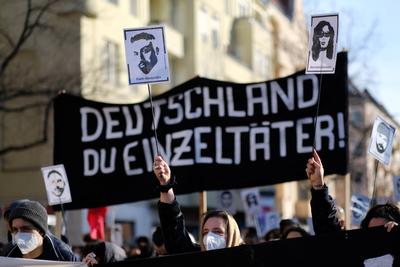 Gedenkdemonstration anl?sslich des ersten Jahrestages des rechtsterroristischen Anschlags von Hanau in Berlin. / Commemo-stock-foto
