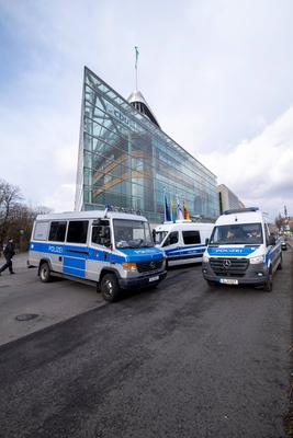 Sicherheitsmassnahmen vor CDU-Zentrale-stock-foto