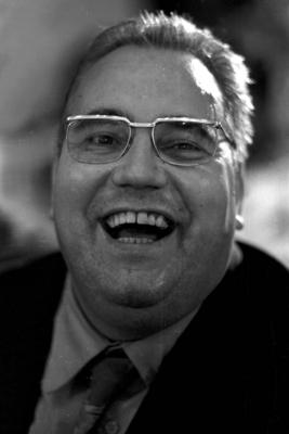 Bildnummer: 50659553  Datum: 18.12.1971  Copyright: imago/Sven SimonHeinz Kluncker (GER/SPD/?TV-Bundesvorsitzender) lachend w?hrend des Au?erordentlichen SPD-Parteitags 1971 in Bonn-Bad Godesberg, Personen , optimistisch; 1971, sw, Bonn, Bad Godesberg, Politiker, Parteitag, Parteitage, Bundesparteitage, Bundesparteitag, Au?erordentlicher, Au?erordentliche, Klunker, Vorsitzender, Gewerkschaft ?ffentliche Dienste, Transport und Verkehr, Gewerkschaftsvorsitzender, lacht, lachen, ; , hoch, Kbsw, Portr?t, Parteien, Politik, Deutschland, Randbild, People /  Klunker, Freude-stock-foto