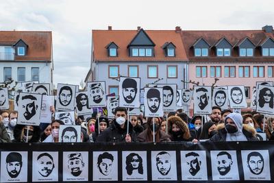 Gedenktag und Demonstration zwei Jahre nach dem rassistischen Anschlag von Hanau 19.02.2022 Zwei Jahre nach dem rassisti-stock-foto