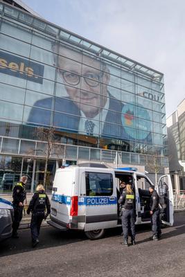Sicherheitsmassnahmen vor CDU-Zentrale-stock-foto