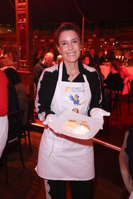 Springreiterin Janne Friederike Meyer-Zimmermann, Prominente kellnern f?r den guten Zweck und helfen dem Altonaer Kinder-stock-foto