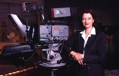 Bildnummer: 56898276  Datum: 01.09.1999  Copyright: imago/teutopressBettina Schausten (Chefredakteurin ZDF-Morgenmagazin) 09/99 te Frau TV Fernsehen Journalismus ZDF Magazin Morgenmagazin Informationen Nachrichten Information Unterhaltung Infotainment dunkelhaarig langhaarig Schmuck Ohrring leger Bluse Blazer Studio Kulisse Kamera stehend aufst?tzend neutral halb quer People A xcb x0x 1999 quer  56898276 Date 01 09 1999 Copyright Imago  Bettina Sten review Editor-in-chief ZDF Morgenmagazin 09 99 Te Woman TV Television Journalism ZDF Magazine Morgenmagazin Information Messages Information Entertainment Infotainment dark haired long haied Jewellery Earring casual Blouse Blazer Studio Backdrop Camera standing aufst?tzend neutral half horizontal Celebrities a  x0x 1999 horizontal-stock-foto
