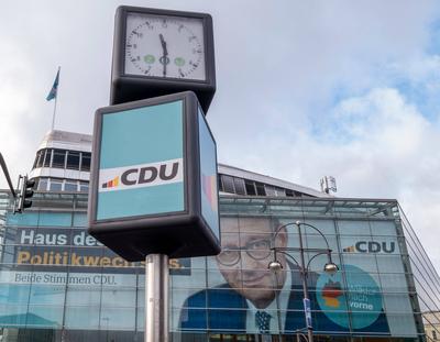 Sicherheitsmassnahmen vor CDU-Zentrale-stock-foto