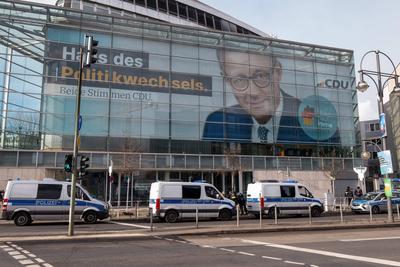 Sicherheitsmassnahmen vor CDU-Zentrale-stock-foto