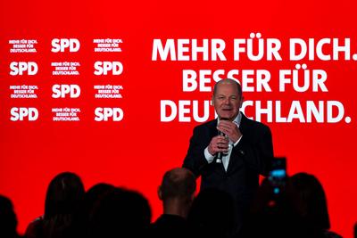 Regensburg, Bavaria, Germany - January 31, 2025: Federal Chancellor Olaf Scholz of the SPD party, stands on stage in Reg-stock-foto