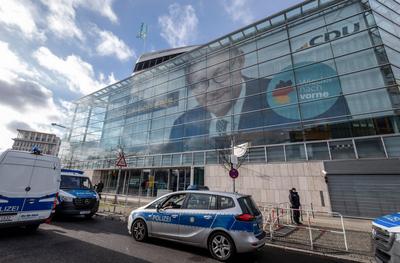 Sicherheitsmassnahmen vor CDU-Zentrale-stock-foto