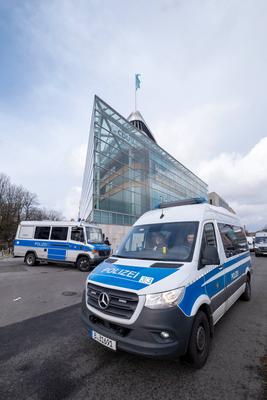 Sicherheitsmassnahmen vor CDU-Zentrale-stock-foto