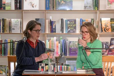 2025 - Lesung - Susanne Gregor – aus ihrem Buch „Halbe Leben“, in  der Buchhandlung "Kurdirektion", in Bad Ischl, im Rahmen der Kulturinitiative "Literaturschiff", am 31.01.2025.-stock-foto