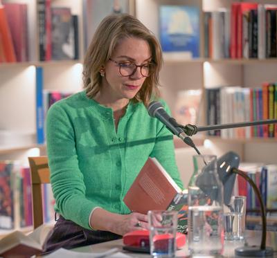 2025 - Lesung - Susanne Gregor ? aus ihrem Buch ?Halbe Leben?, in  der Buchhandlung "Kurdirektion", in Bad Ischl, im Rahmen der Kulturinitiative "Literaturschiff", am 31.01.2025.-stock-foto