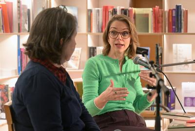 2025 - Lesung - Susanne Gregor – aus ihrem Buch „Halbe Leben“, in  der Buchhandlung "Kurdirektion", in Bad Ischl, im Rahmen der Kulturinitiative "Literaturschiff", am 31.01.2025.-stock-foto