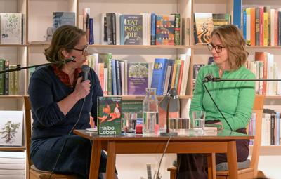2025 - Lesung - Susanne Gregor – aus ihrem Buch „Halbe Leben“, in  der Buchhandlung "Kurdirektion", in Bad Ischl, im Rahmen der Kulturinitiative "Literaturschiff", am 31.01.2025.-stock-foto