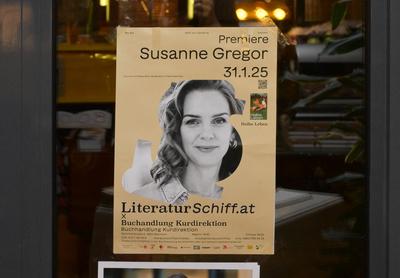 2025 - Lesung - Susanne Gregor – aus ihrem Buch „Halbe Leben“, in  der Buchhandlung "Kurdirektion", in Bad Ischl, im Rahmen der Kulturinitiative "Literaturschiff", am 31.01.2025.-stock-foto