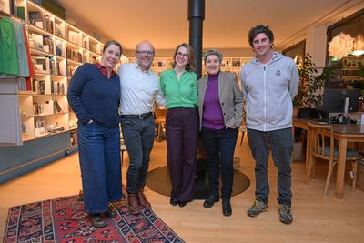 2025 - Lesung - Susanne Gregor ? aus ihrem Buch ?Halbe Leben?, in  der Buchhandlung "Kurdirektion", in Bad Ischl, im Rahmen der Kulturinitiative "Literaturschiff", am 31.01.2025.-stock-foto
