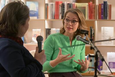 2025 - Lesung - Susanne Gregor – aus ihrem Buch „Halbe Leben“, in  der Buchhandlung "Kurdirektion", in Bad Ischl, im Rahmen der Kulturinitiative "Literaturschiff", am 31.01.2025.-stock-foto