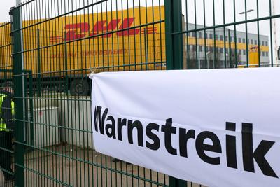 Warnstreik bei der Deutschen Post (DHL)-stock-foto