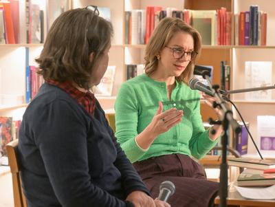 2025 - Lesung - Susanne Gregor – aus ihrem Buch „Halbe Leben“, in  der Buchhandlung "Kurdirektion", in Bad Ischl, im Rahmen der Kulturinitiative "Literaturschiff", am 31.01.2025.-stock-foto