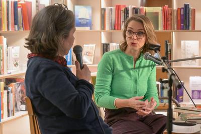 2025 - Lesung - Susanne Gregor – aus ihrem Buch „Halbe Leben“, in  der Buchhandlung "Kurdirektion", in Bad Ischl, im Rahmen der Kulturinitiative "Literaturschiff", am 31.01.2025.-stock-foto