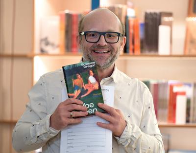 2025 - Lesung - Susanne Gregor ? aus ihrem Buch ?Halbe Leben?, in  der Buchhandlung "Kurdirektion", in Bad Ischl, im Rahmen der Kulturinitiative "Literaturschiff", am 31.01.2025.-stock-foto