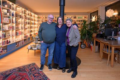 2025 - Lesung - Susanne Gregor – aus ihrem Buch „Halbe Leben“, in  der Buchhandlung "Kurdirektion", in Bad Ischl, im Rahmen der Kulturinitiative "Literaturschiff", am 31.01.2025.-stock-foto