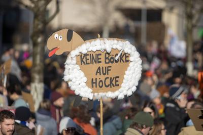 Demonstration gegen Friedrich Merz gegen die CDU und AFD in Dortmund.-stock-foto