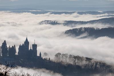 Tiefnebel ?ber dem Rheintal in K?nigswinter - 01.02.2025-stock-foto