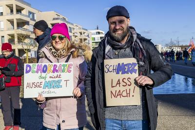 Essen, NRW, Deutschland. Brandmauer-Demonstration gegen Rechts-stock-foto