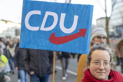 Demonstration gegen Friedrich Merz gegen die CDU und AFD in Dortmund.-stock-foto