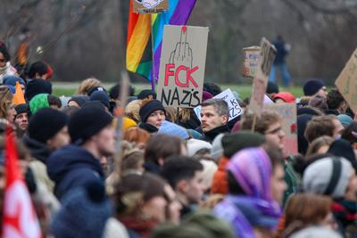 Leipzig - Mehr als 9.000 Menschen: Demonstration gegen CDU und AfD, Polizei mit Gro?aufgebot vor Ort-stock-foto