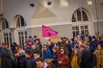 Brandmauer Demo am 01.02.2025 in Karlsruhe (Stephansplatz), Germany-stock-foto