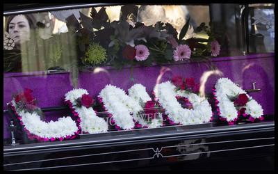 Linda Nolan funeral-stock-foto