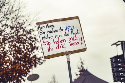 02 . 02 . 2025 , Berlin / Mitte : Demonstration auf dem Platz der Republik vor dem Reichstagsgeb?ude. Motto: Aufstand de-stock-foto