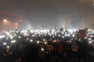 Demonstration gegen Rechtsextremismus und f?r Demokratie in Oldenburg, 01.02.2025-stock-foto
